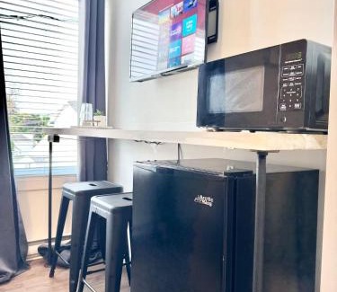 Desjardins Apartamento | Levis Center New Studio #1 with AC, EV Chrger and 2 Parking spaces