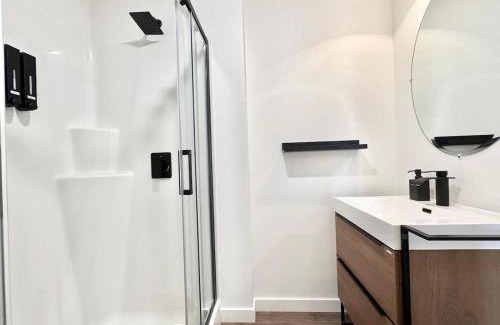 Desjardins Apartamento | Levis Center New Studio #2 AC, WiFi and 2 Parking spaces