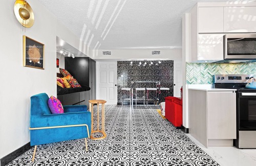 Levittown Casa | Levittown Gold: Spacious 4-Bedroom Guesthouse Building in SunnyToa Baja
