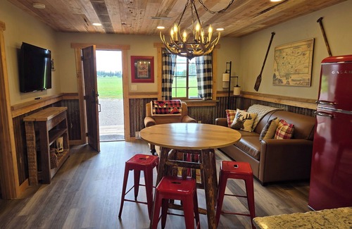 Columbia Falls Cabina | "Lewis and Clark" cabin at Columbia Mountain Ranch. Near Glacier National Park!
