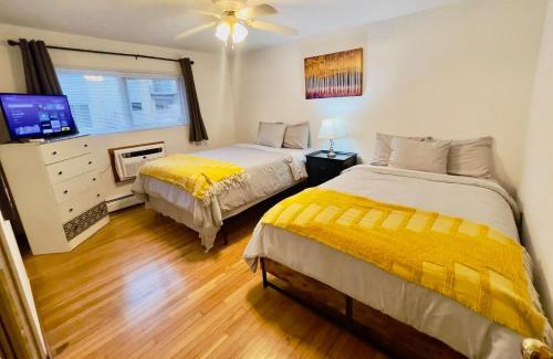 Des Plaines Apartamento | Lg. 2 br Apt. North of Chicago w/Free Parking