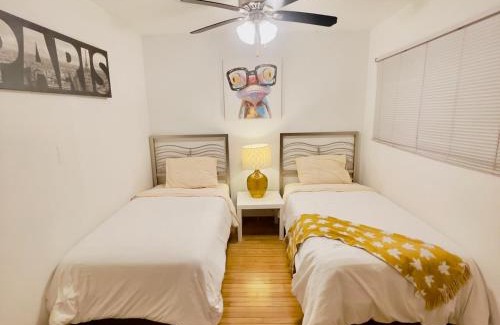 Des Plaines Apartamento | Lg. 2 br Apt. North of Chicago w/Free Parking