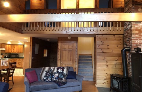 Sunday River Area Casa | Lg Cabin w / ski Mtn vistas; Ideal para familias para disfrutar de las cuatro estaciones.