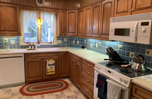 Cape May Court House Casa | Lg Victorian, New Resort-likePrivate Pool, Beds for 17, 10min to SH beach