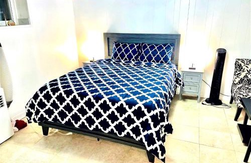 Queens Apartamento | LGA Airport near, Studio walk in bsmt Apt in a Private House!