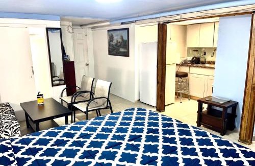 Queens Apartamento | LGA Airport near, Studio walk in bsmt Apt in a Private House!