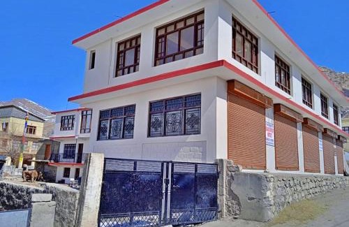 Kaza Casa | Lhasa Norling Homestay By StayApart