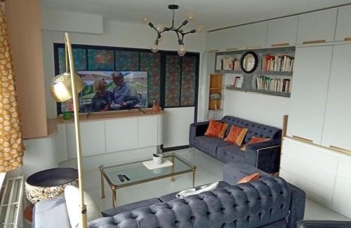 Liege Apartamento | Liège centre Médiacité appartement possible parking terrasse immense 8ème pour 2 personnes