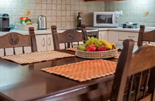 Makry Gialos Apartamento | Liakoto Stonewall House Groundfloor