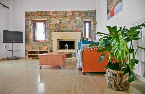 Makry Gialos Villa | Liakoto Villa with private pool and jacuzzi