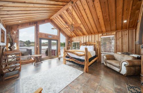 Rockwell Casa | Liams Lodge-Peaceful Cabin Panoramic Lake Views