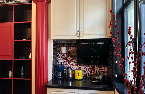 Downtown Shanghai Casa | Lian's Cozy Garden home, beside a subway in downtown of Shanghai w/AC,WIFI etc.