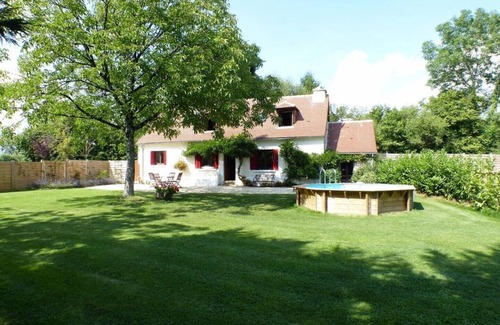 Jumilhac-le-Grand Cabaña | Liberte Cottage private and secure dog friendly garden