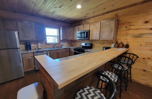 Au Train Casa | Liberty Cabin, 3 blocks from Lake Superior, near Pictured Rocks and trail access