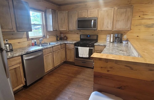 Au Train Casa | Liberty Cabin, 3 blocks from Lake Superior, near Pictured Rocks and trail access