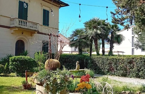 Torre del Lago Puccini Villa | Villa de la libertad con jardín privado y aparcamiento. Cerca del mar y del lago.
