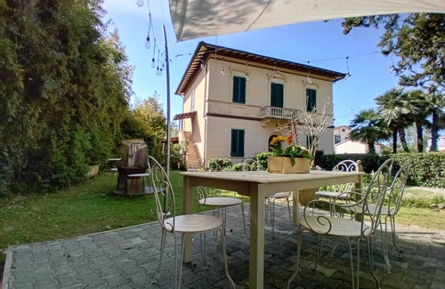 Torre del Lago Puccini Villa | Villa de la libertad con jardín privado y aparcamiento. Cerca del mar y del lago.