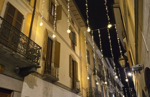 Cremona Apartamento | "Libiam nè lieti calici" dwells at the foot of the Torrazzo dedicated to music.