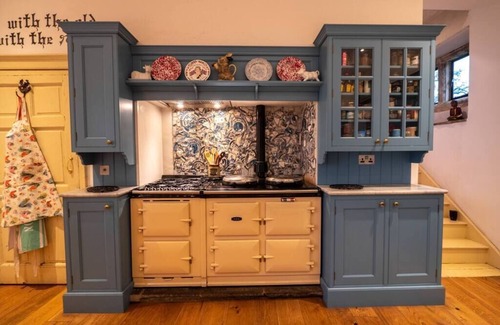 Scunthorpe Otro | Library Suite: Sleeps 4
