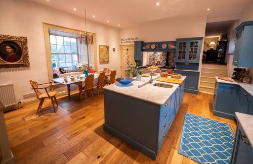 Scunthorpe Otro | Library Suite: Sleeps 4
