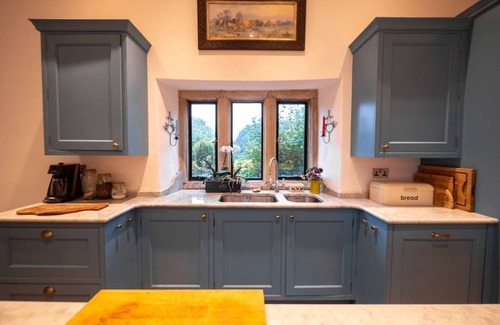 Scunthorpe Otro | Library Suite: Sleeps 4