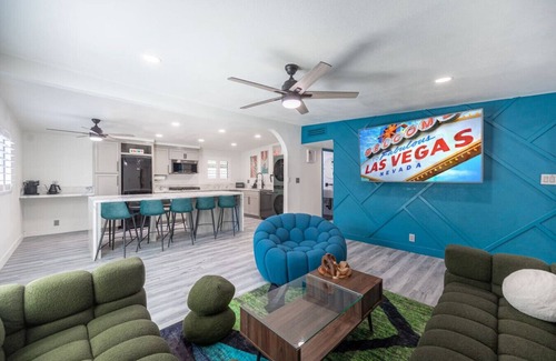 Winchester Casa | Licensed 2.5 mi to Strip BBQ Pool Kings