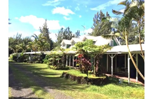 Fern Acres Casa | Licensed Bed and Breakfast. Sleeps 30. 8 Bedroom, 8.5 Bathroom
