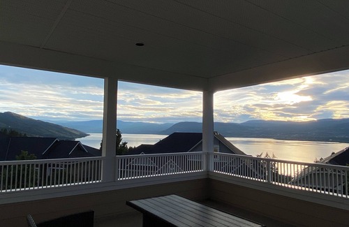Southwest Mission Casa | Licensed Lakeview 2 bedroom relaxing in Beautiful Kelowna