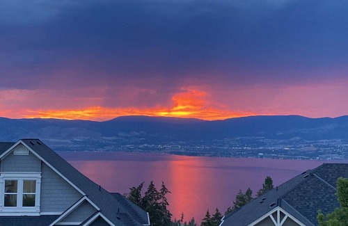 Southwest Mission Casa | Licensed Lakeview 2 bedroom relaxing in Beautiful Kelowna