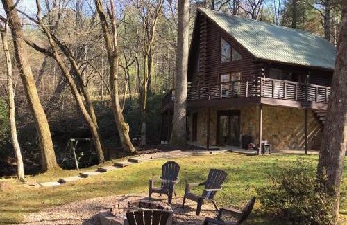 Cashes Valley Casa | Lickskillet Lodge on Fightingtown Creek; HOT TUB