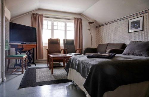 Sastamala Hotel | Liekorannan Majatalo- kodinomaista majoitusta rautatieasemaa vastapäätä