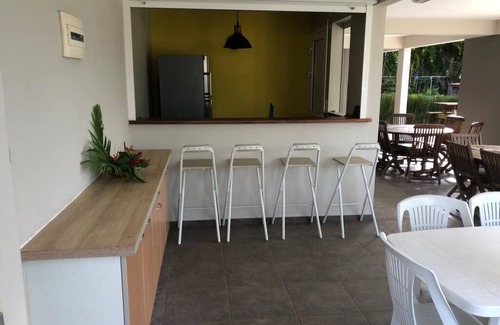 Saint-Joseph Villa | Lieu Calme et Verdoyant Pour se Ressourcer : bas de Villa Avec Piscine Pour 2per
