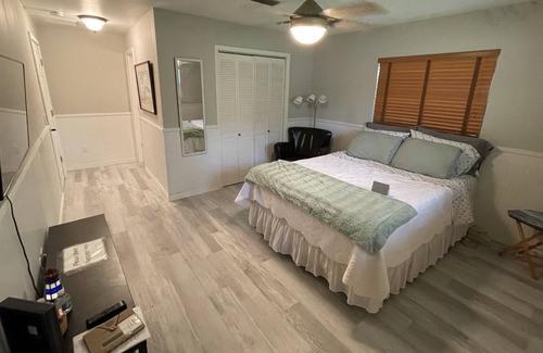 Micanopy Casa | LIFE COACH hosts Lakefront Retreat