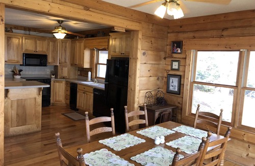 Seneca Cabina | Life is Better at the Lake! Waterfront cabin on Lake Keowee