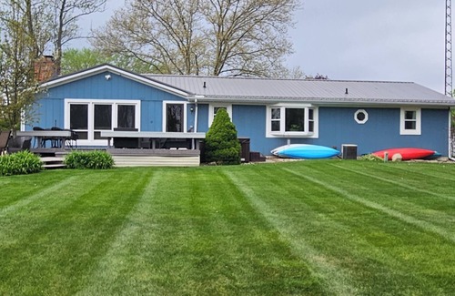 Edwardsburg Casa | Life is Better on the Lake! 3 Bedroom Lake house with Dock for boat and Kayaks