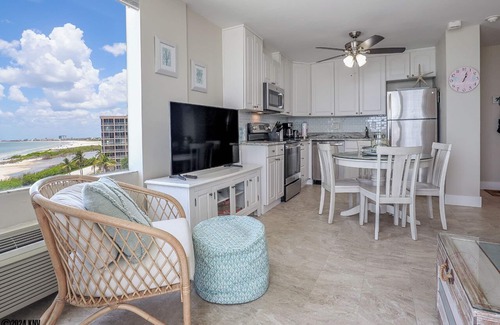 South Island Condominio | LIFE IS BETTER AT THE BEACH! ESTERO BEACH & TENNIS CLUB 603B!