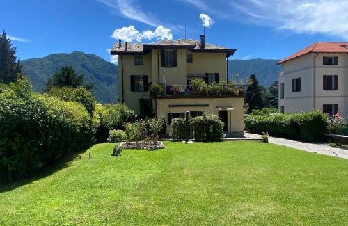 Tremezzo Apartamento | Life is Good - Front Lake Apartment in Villa