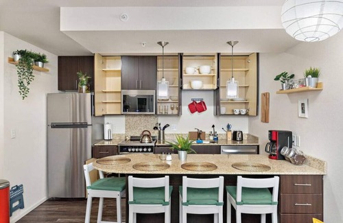 Prairie Village Apartamento | ✿Life is Suite!✿King Bed✿Fast Wifi✿
