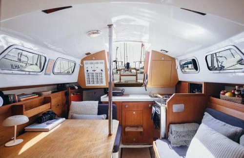 Cascais Alquiler De Eote | Life On Board in a Vintage Sailboat