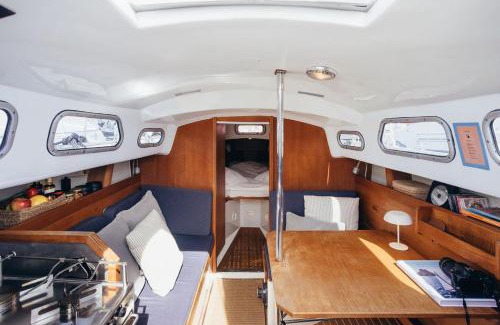 Cascais Alquiler De Eote | Life On Board in a Vintage Sailboat