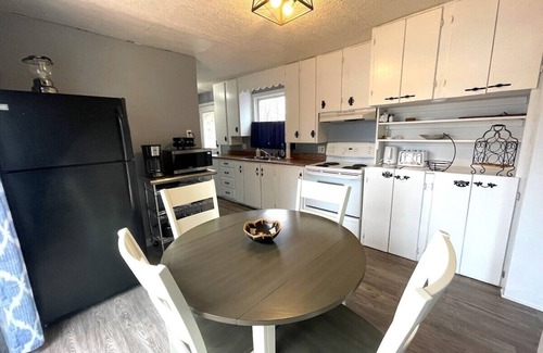 Canal Casa | Life's Better at the Cottage