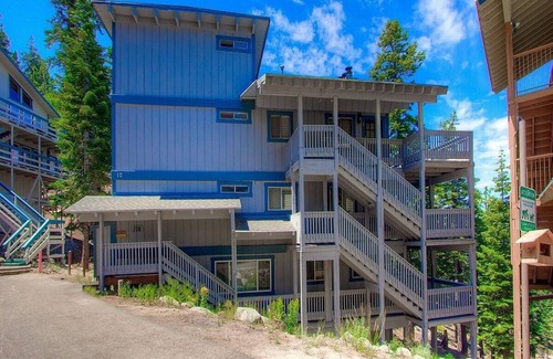 Tahoe Village Condominio | Life's Better The Milky Way 4 Bedroom Condo by RedAwning