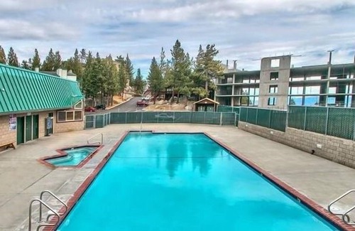 Tahoe Village Condominio | Life's Better The Milky Way 4 Bedroom Condo by RedAwning