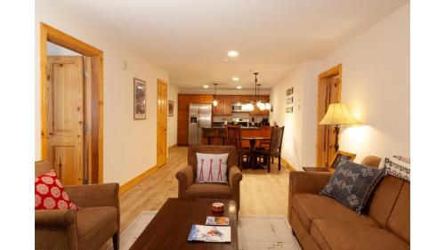 Taos Ski Valley Casa | Lift 1 Lookout - NEW PROPERTY - WiFi - Ski Locker - Mountain Views - Shops - Restaurants