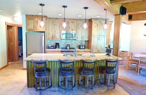 Steamboat Springs Condominio | Lift Tickets Ground Floor in Mtn Village, Wifi, Fireplace, Hot Tubs