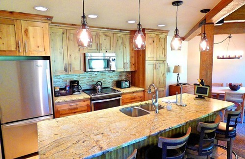 Steamboat Springs Condominio | Lift Tickets Ground Floor in Mtn Village, Wifi, Fireplace, Hot Tubs
