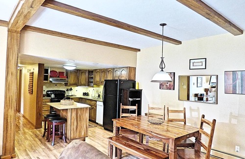 Steamboat Springs Apartamento | Lift Tickets Ground Floor Pool, Hot Tubs, Near Mtn, Fireplace Shuttle