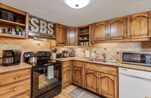 Steamboat Springs Apartamento | Lift Tickets Ground Floor Pool, Hot Tubs, Near Mtn, Fireplace Shuttle