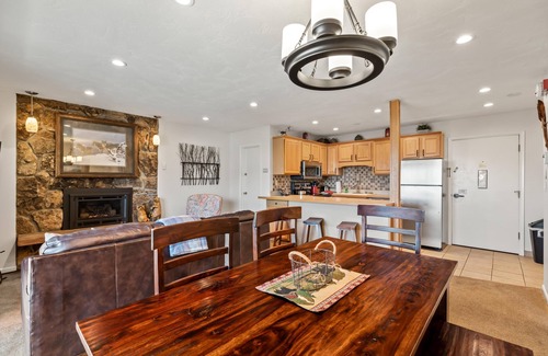 Steamboat Springs Condominio | Lift Tickets Ski To Your Door, Wifi, Deck, Hot Tub