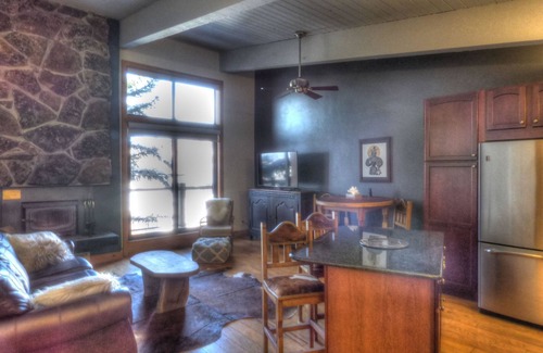 Steamboat Springs Condominio | Lift Tickets Ski-in-out Mnt Side Wifi, Fireplace, Clubhousewinter Shuttle